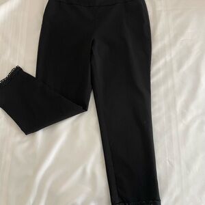Roz & Ali Black Cropped Pants